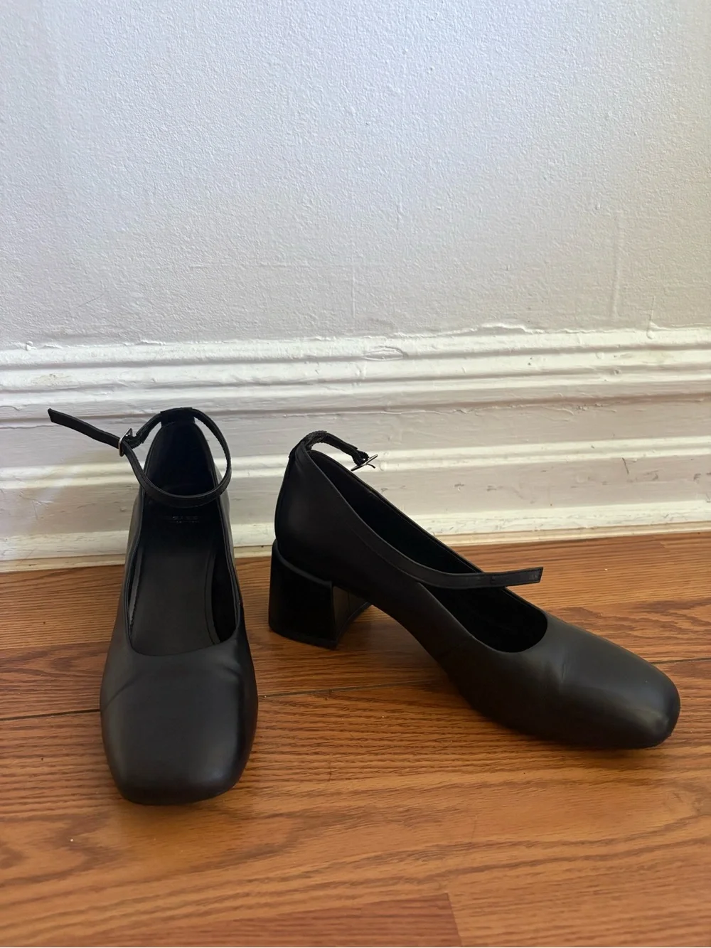 Vagabond Leather Black Heels with Ankle-Strap - size 39